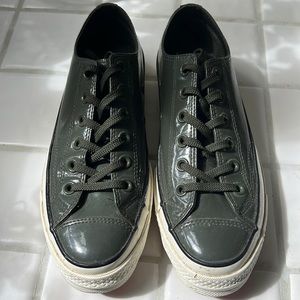 Like New Low top Converse All Stars “Chucks”